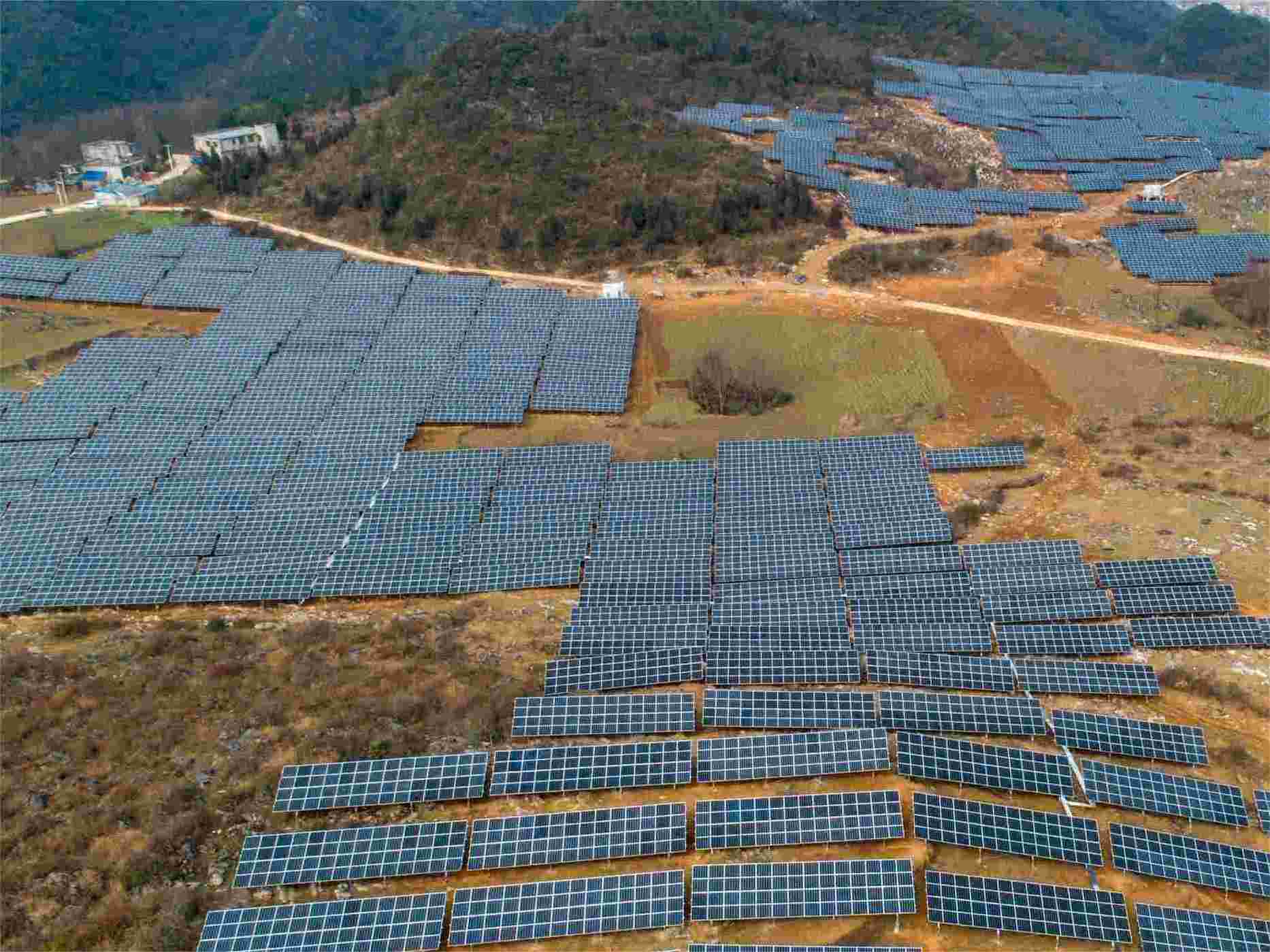 Proiect conectat la rețea solară de 16 MW în munți (Guizhou, China)