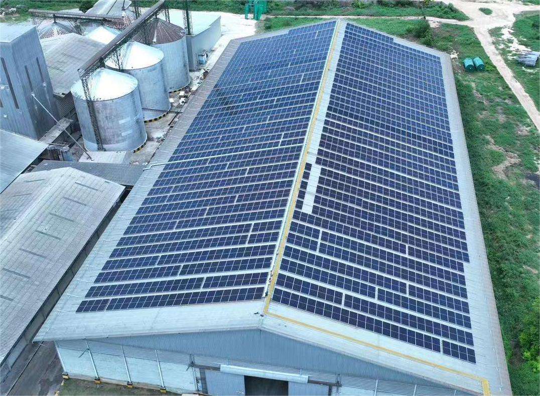 Sistem solar de 2 MW pe acoperiș pe rețea (Thailanda)